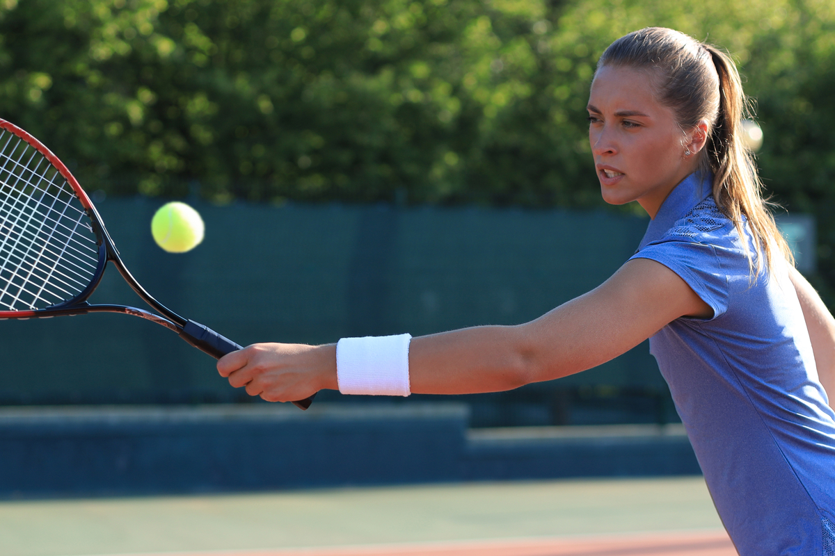 Do you want to play tennis. Женский профессиональный теннис. Большой теннис Мытищи. Импульс теннис. Теннисист бьет ракеткой.